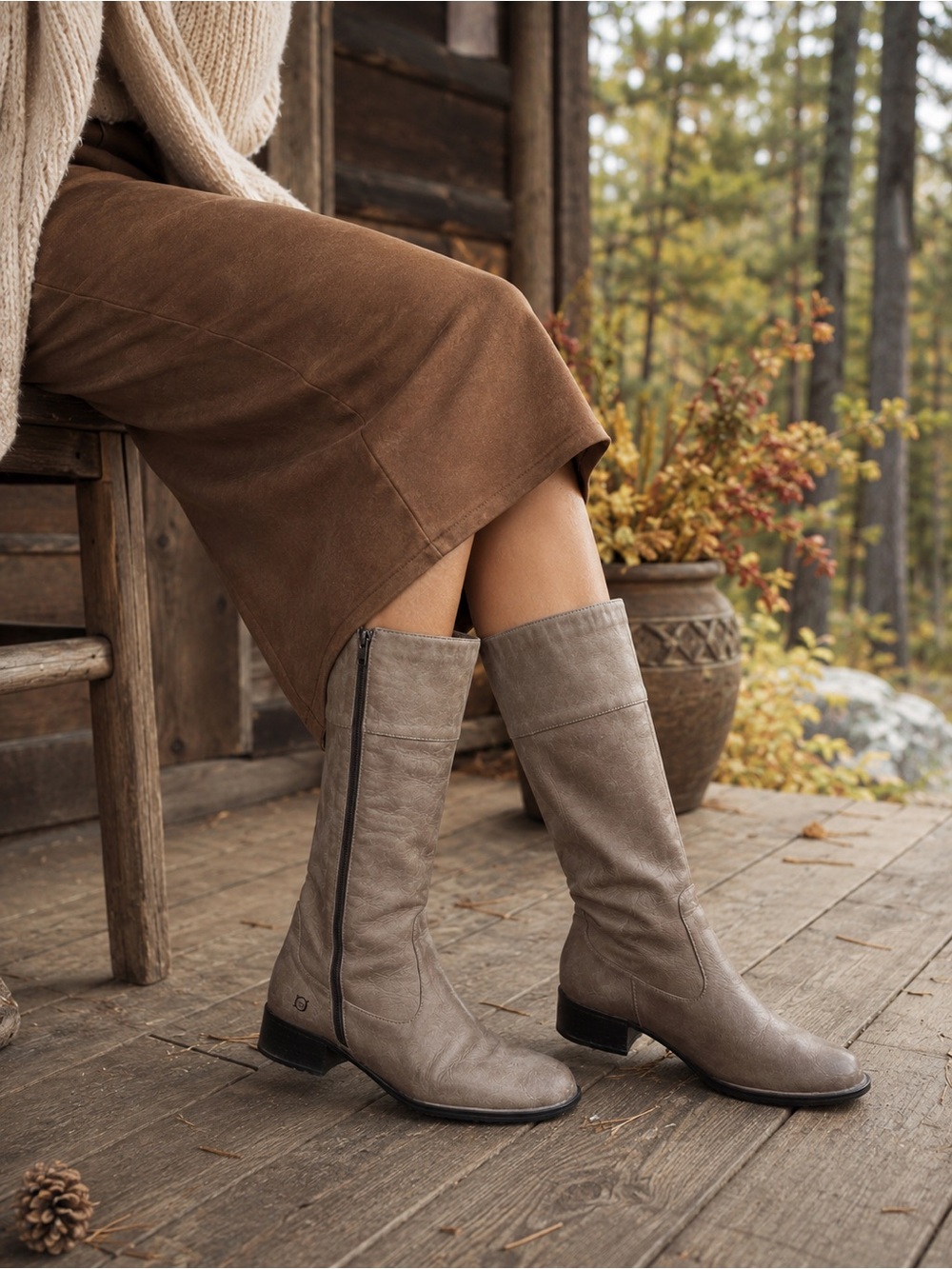 🤎 Born leather knee-high boots taupe/stone color. Size 8 EUC
